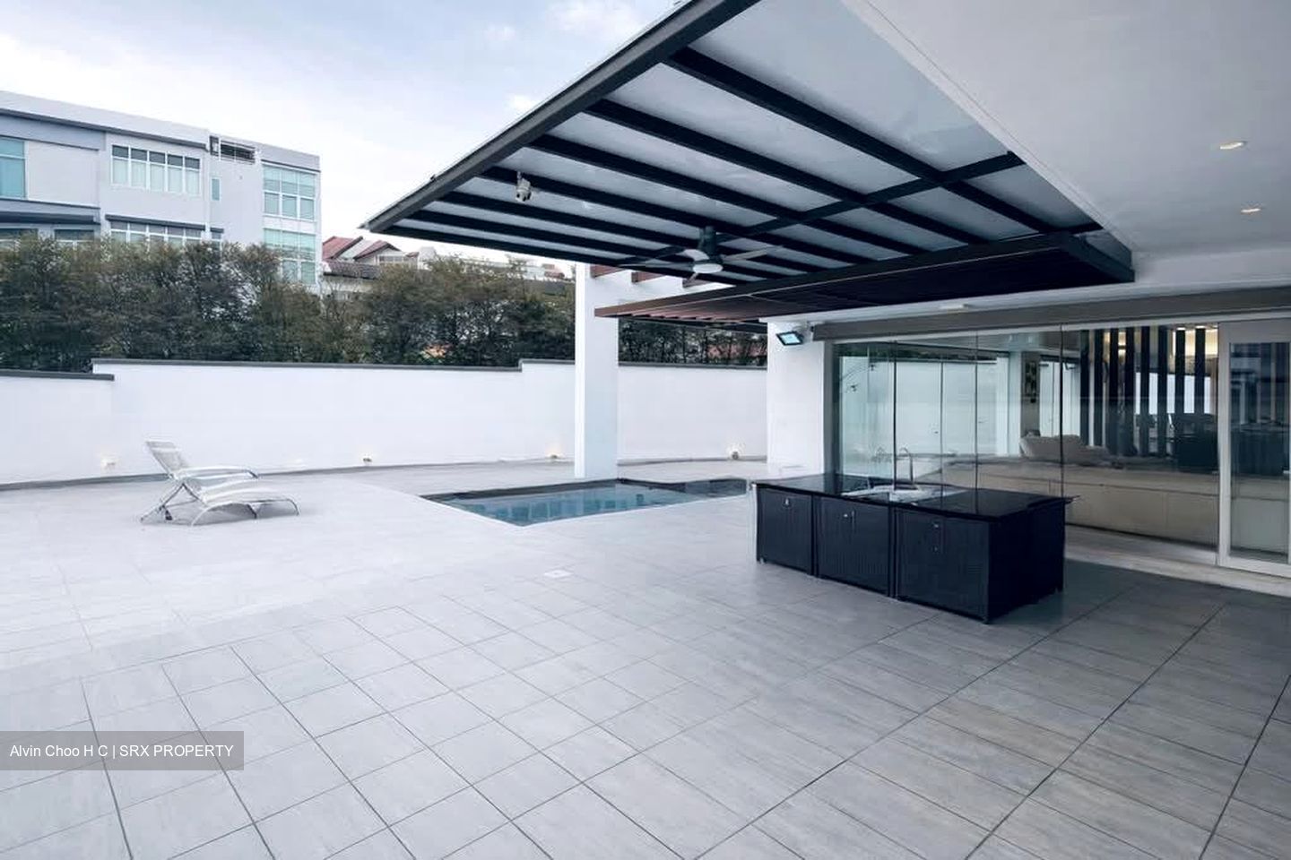 Straits Gardens (D27), Terrace #576802371